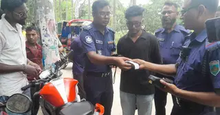 মোটরসাইকেলের সাইলেন্সের বিকট শব্দ; কিশোরের ২০ হাজার টাকা জরিমানা
